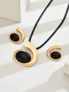 Lxalry Black & Gold Circular Pendant Jewelry Set, Electroplated Iron Necklace & Earrings Duo, Handmade Minimalist Gift for Everyday Chic & Evening Glamour