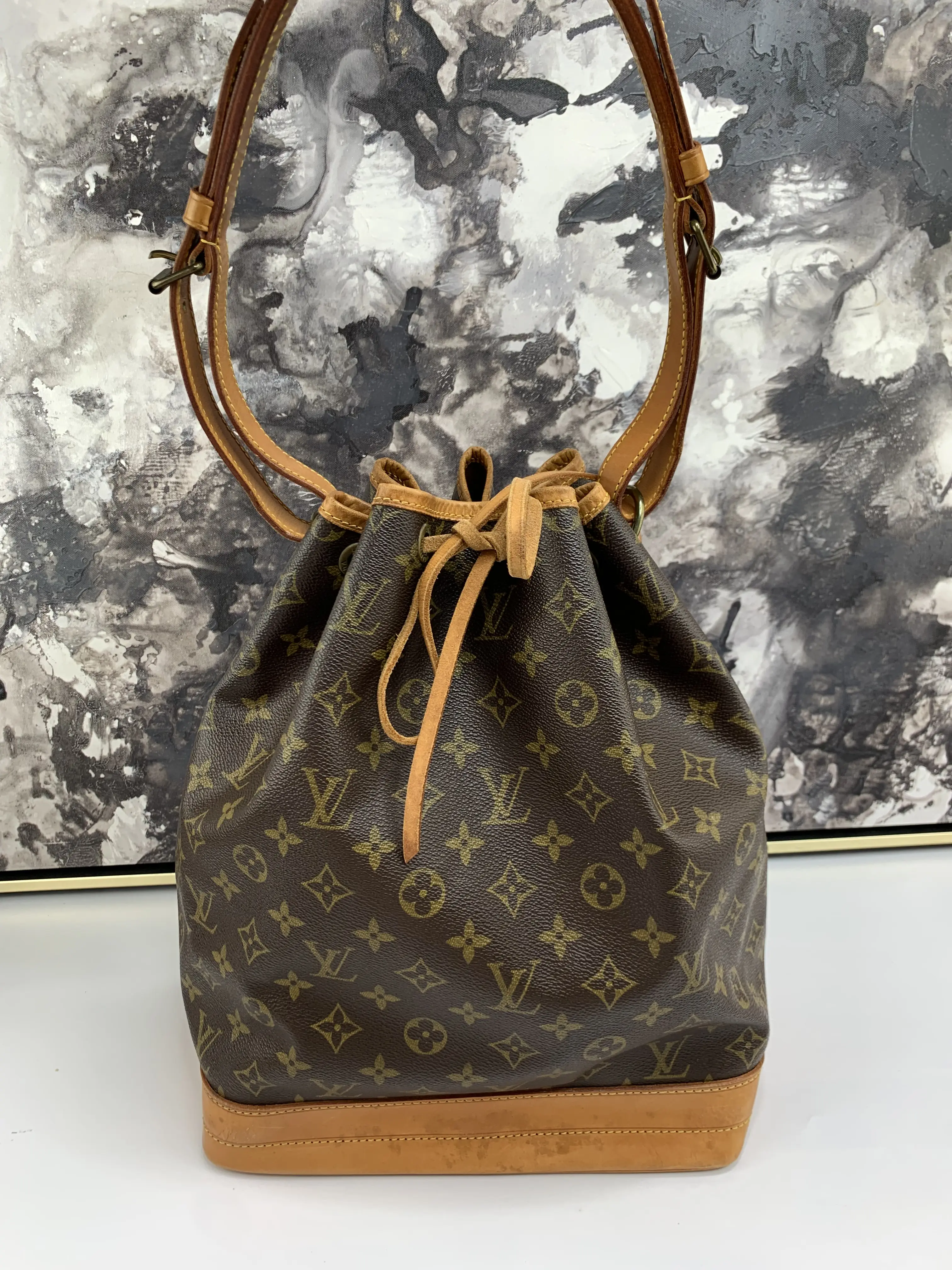 Pre-owned Louis Vuiton canvas and leather Tote Bags Noe Bucket GM