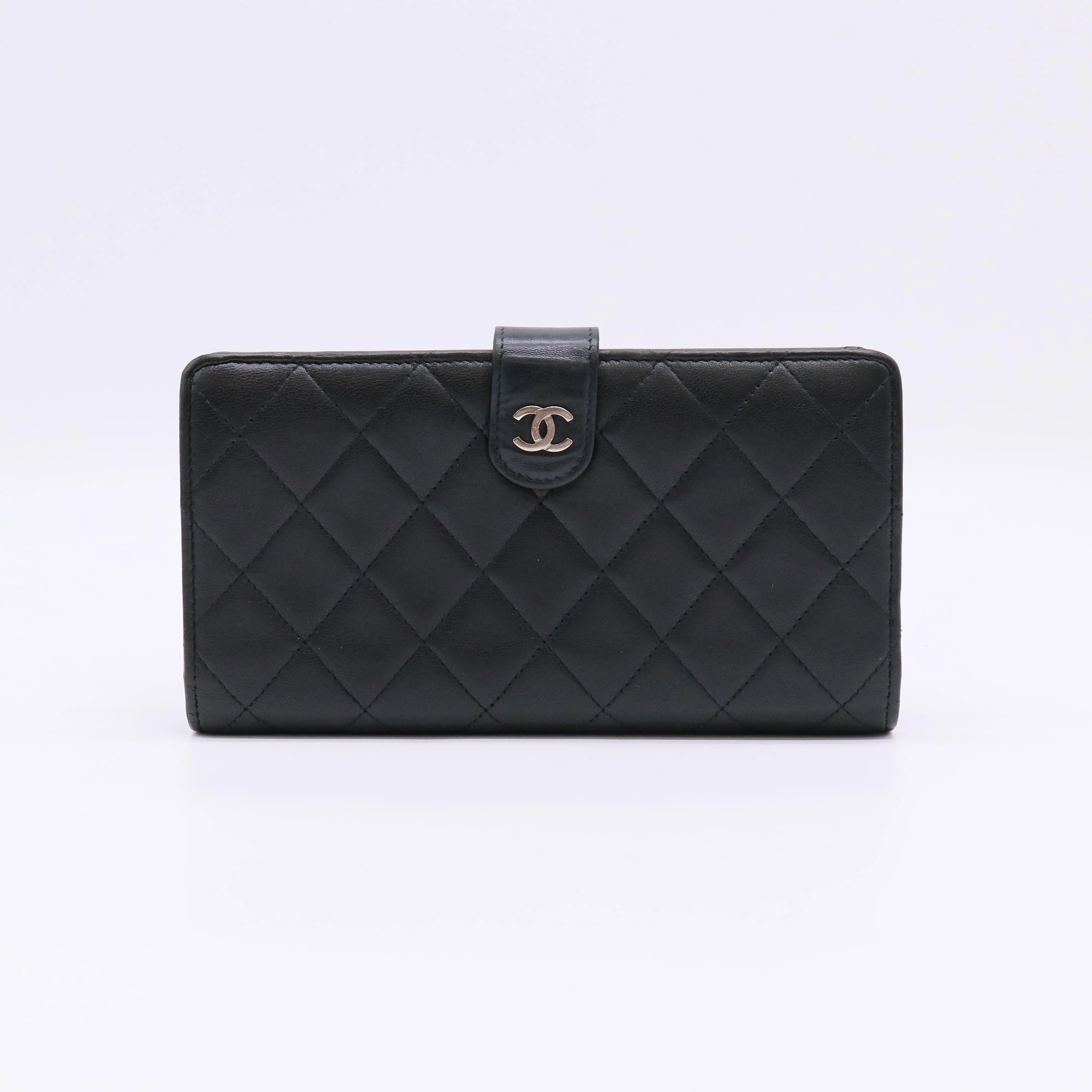 Pre-owned CHANEL Leather Small Leather Goods Timeless Classic Long Flap Wallet W22227
