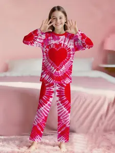 Tie-dye Heart Sweet Dream 2-piece Set: Girls' Digital Print Long-sleeve Pajamas with Long Pajama Pants, Flame-retardant Fabric. A fashionable, trendy, casual, comfortable and soft pajama set, suitable for sleeping and home leisure. Made of 100% polyester,