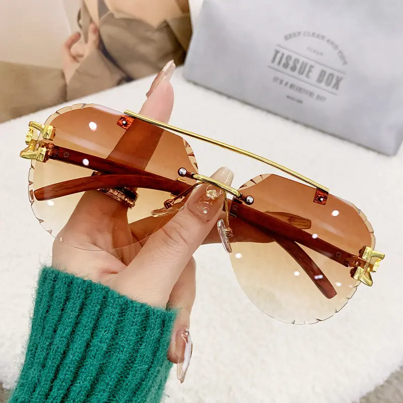 New double-bridge leopard head sunglasses for men, European and American style, wood grain temples, frameless, wavy cut edges, women's aviator sunglasses
