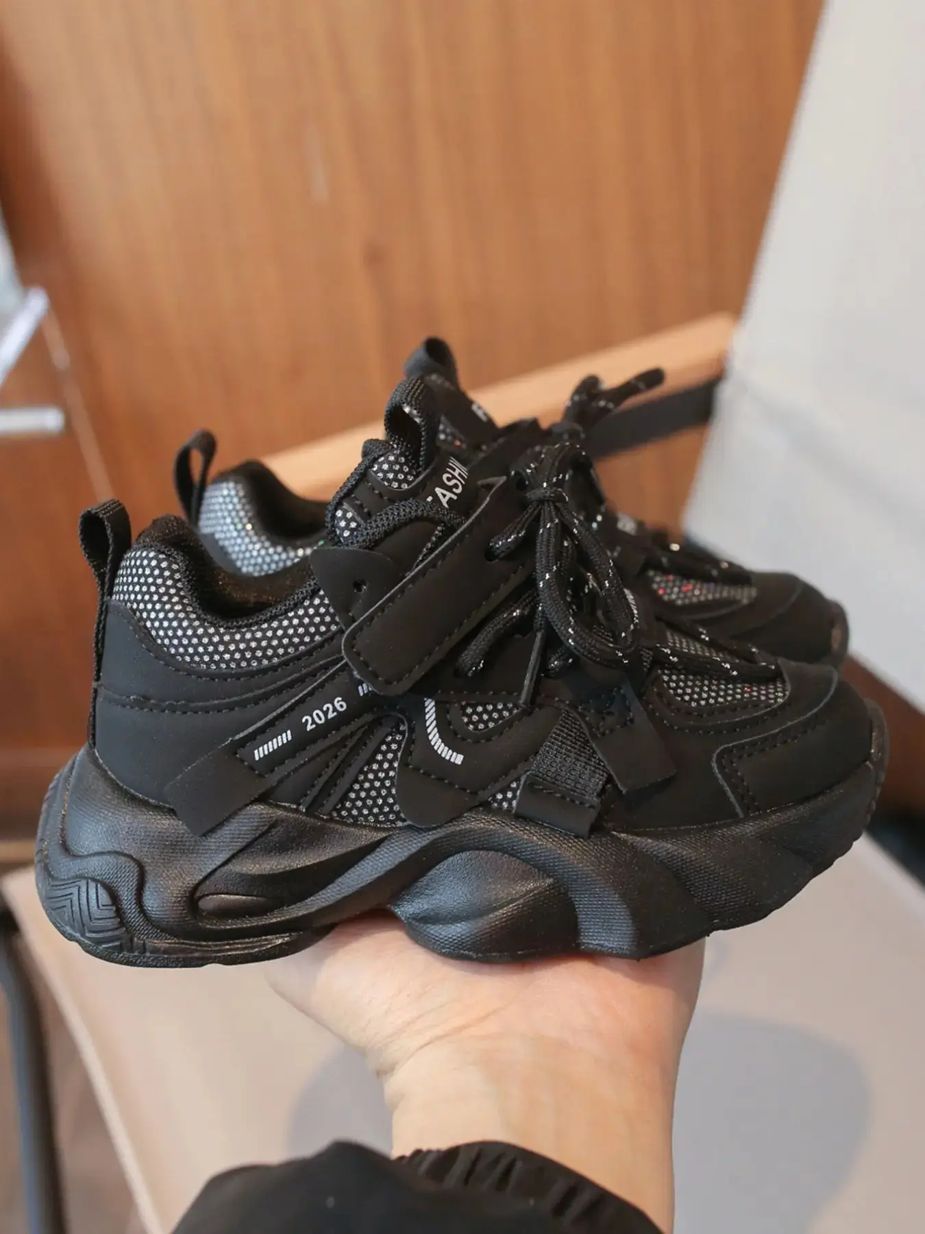 2026  Unisex Kids Dad Shoes Colorblock Velcro Laces Easy Wear Thick Sole Comfortable Versatile Sporty Style All Seasons Nonslip Trainers Anti Trainers Sneakers Athletic Footwear