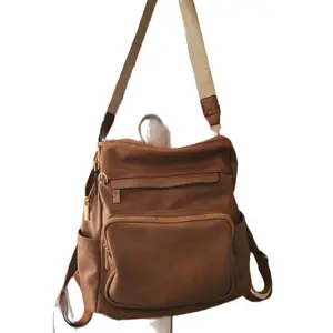 Leather Crossbody Bag with Adjustable Strap and Zipper Closure for Everyday Use