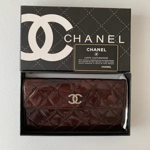 Pre-owned CHANEL Wallet Small Leather Goods matelasse burgundy patent leather long authentic with COA box guarantee card