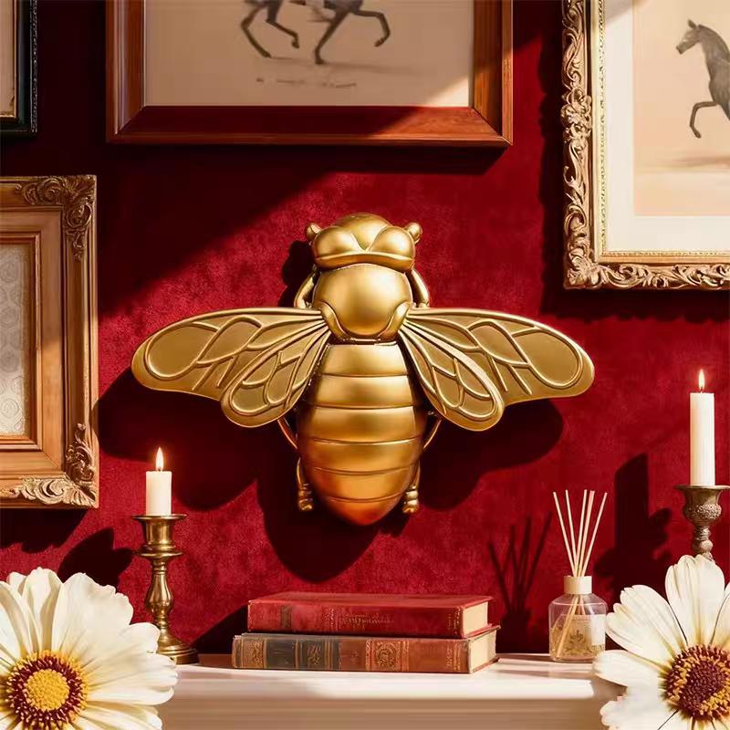 Vintage gold bee wall sculpture, resin bumblebee art piece for gallery walls, classic-style office study decoration, creative nature-inspired home decor, sophisticated room aesthetic, 1 pc bee ornament