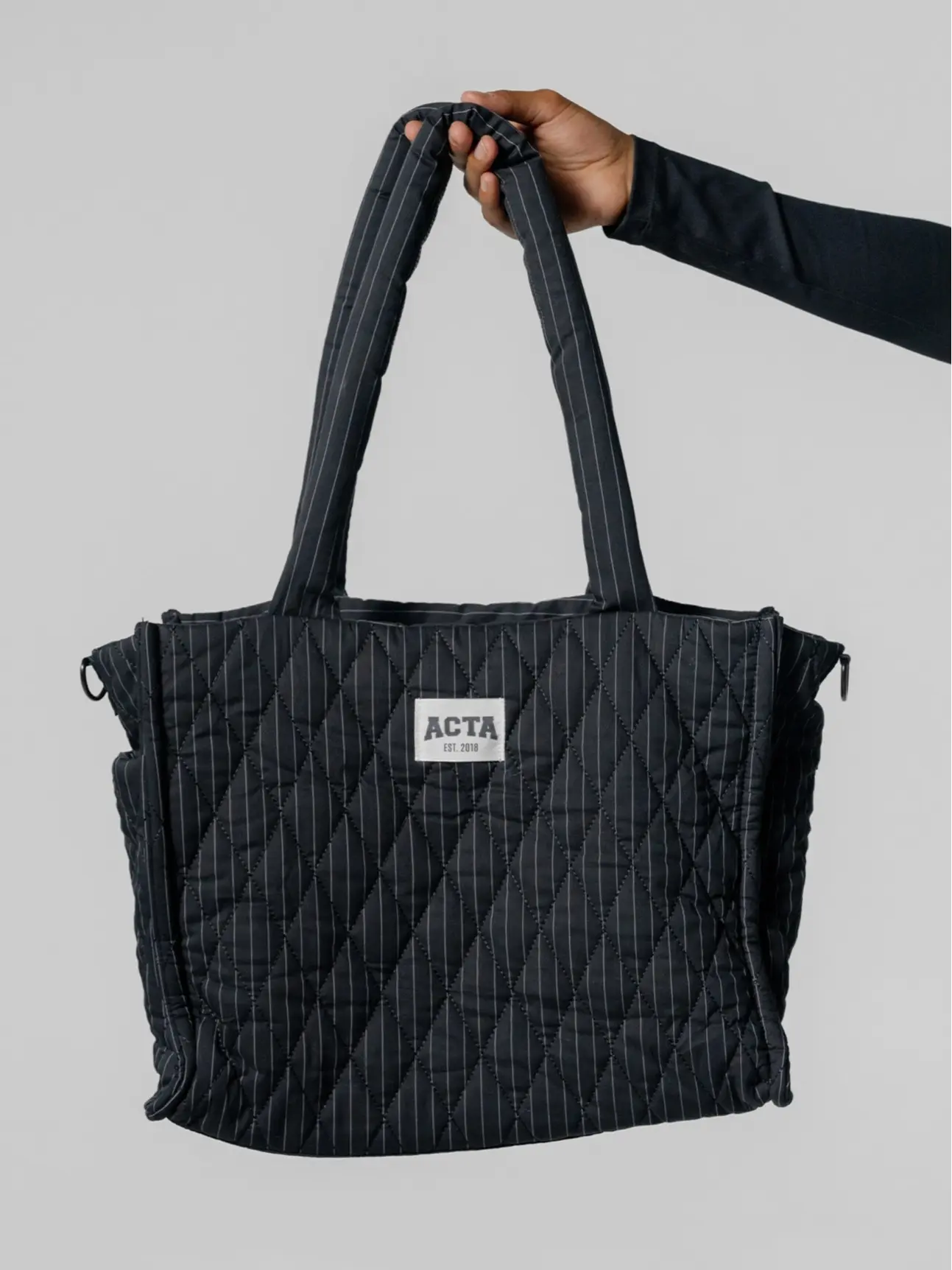 ACTA Quilted Tote Bag with Padded Straps Structured Body Crossbody Strap for Ultimate Utility and Style