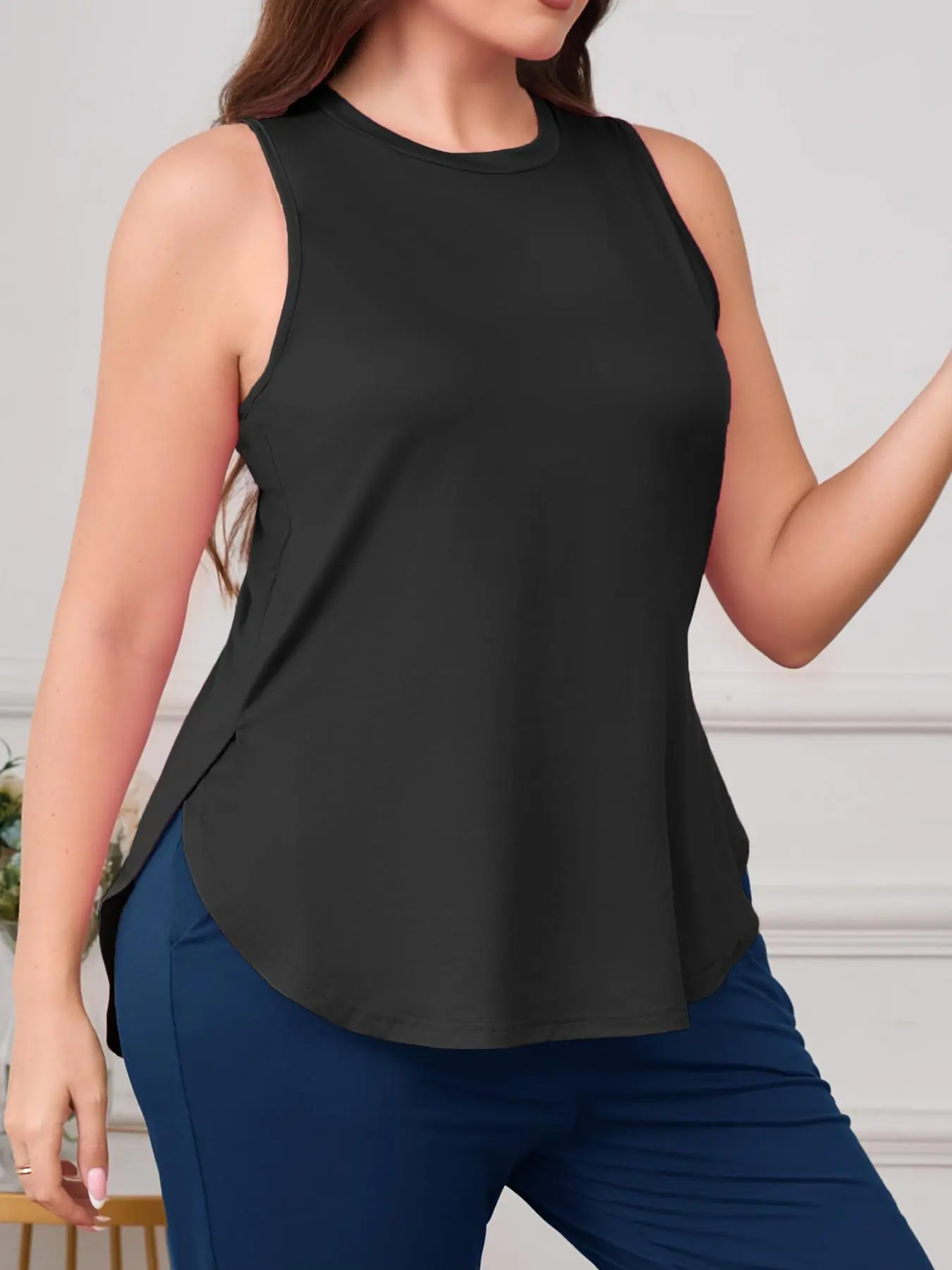 Plus Size Solid Split Hem Sports Tank Top, Active Top, Athletic Top, Casual Workout Tops, Casual Sleeveless Round Neck Top for Gym Workout Running, Women's Plus Size Sport & Outdoor Clothing for Spring & Summer, Fitness Workout Vest, Activewear Gym