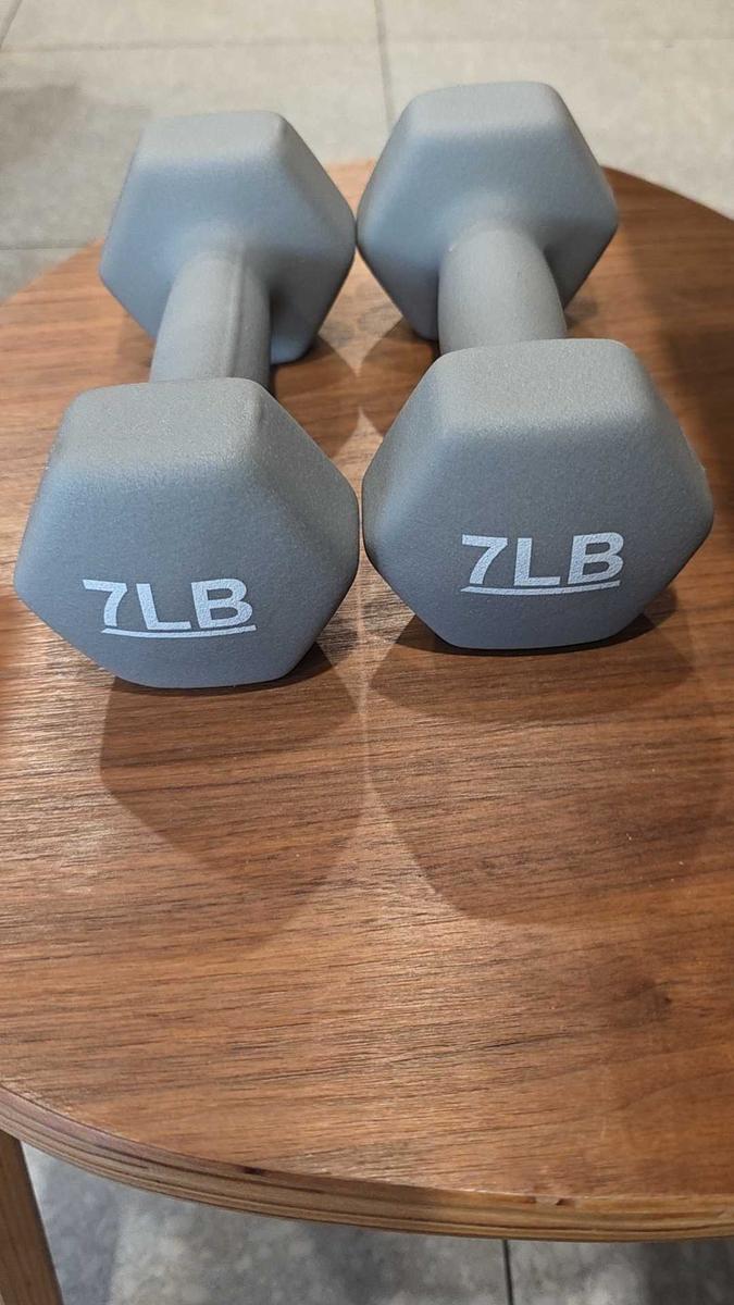 Item: 07 Pound, Pair