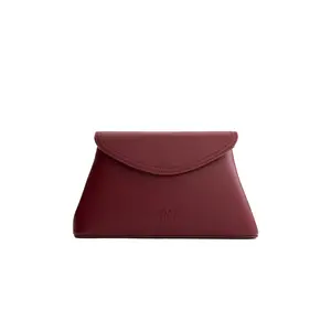 Tilt Beauty The Clutch in Figgy