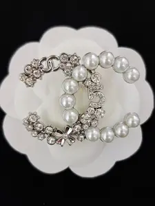 Personalized Letter Women's Brooch, Elegant All-Season Accessory, Unique Fashion Pin for Daily Wear, Stylish Jewelry Gift Idea