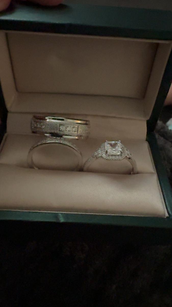 Item: women size 8 men size 10