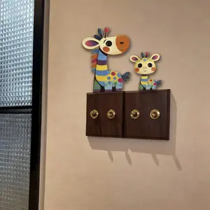 Two 2D flat wooden cartoon giraffe door frame top frame wall decorations are used for switches, sockets and skirting boards, aiming to cover up wall defects. Exquisitely crafted from high-quality wood