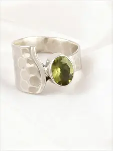 A Unique Personalized Ring with Elegant and Minimalist Style, Inlaid with Green Synthetic Cubic Zirconia, Suitable for Women, The Best Gift for Him/her, Unique Style, Holiday Gift, Daily Gift, Bridal Engagement Ring