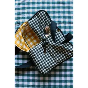 Button Up Casserole Carrier