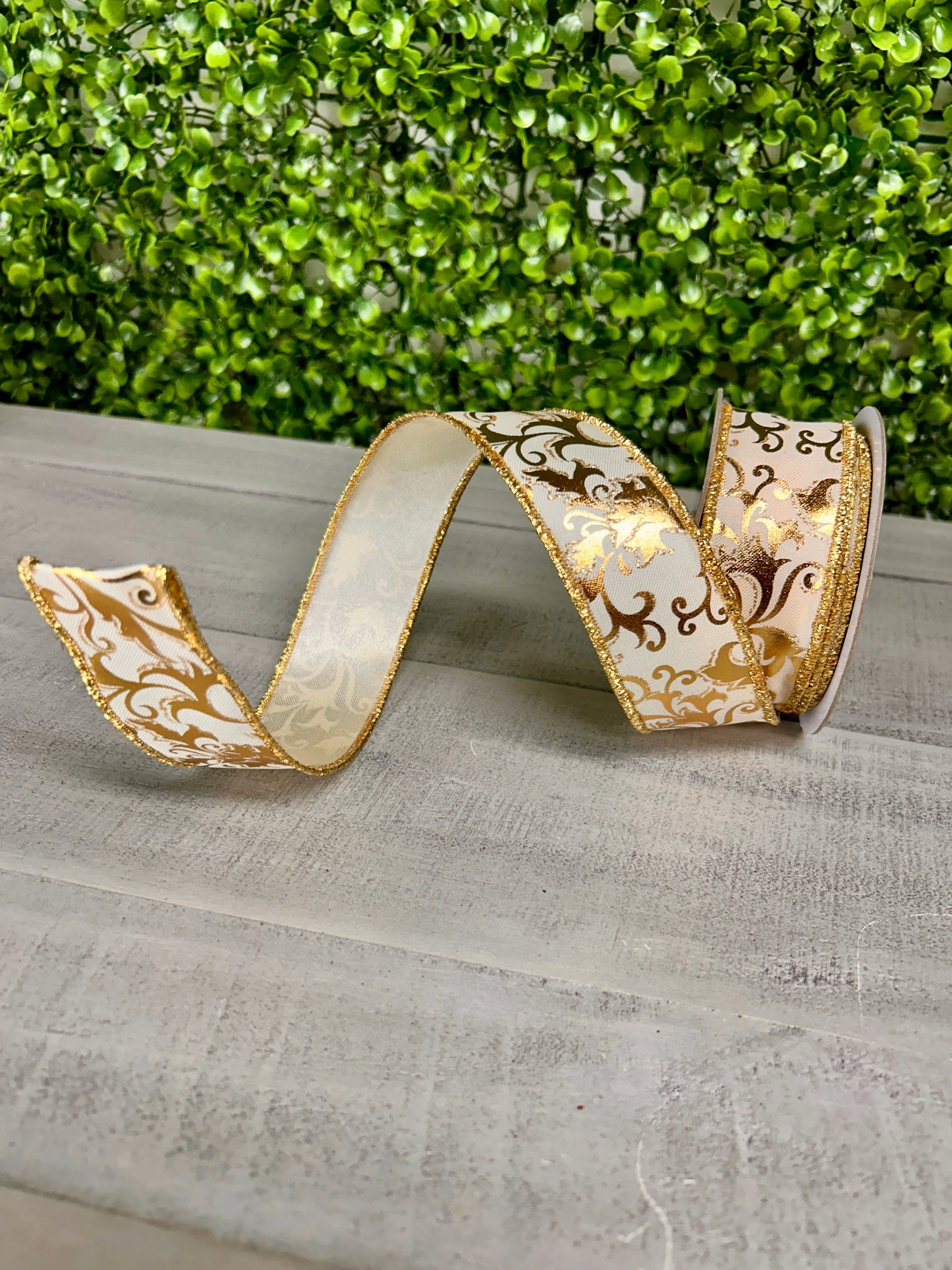 1.5 Inch By 10 Yard Gold And White Metallic Foil Swirl Leaf Ribbon
