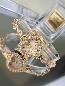 Elegant Heart-Shaped Quartz Watch for Women, Alloy Case with Arabic Numerals, Modern Style for All Seasons, Fashionable Timepiece, Quartz Wristwatch, Fashionable Watches