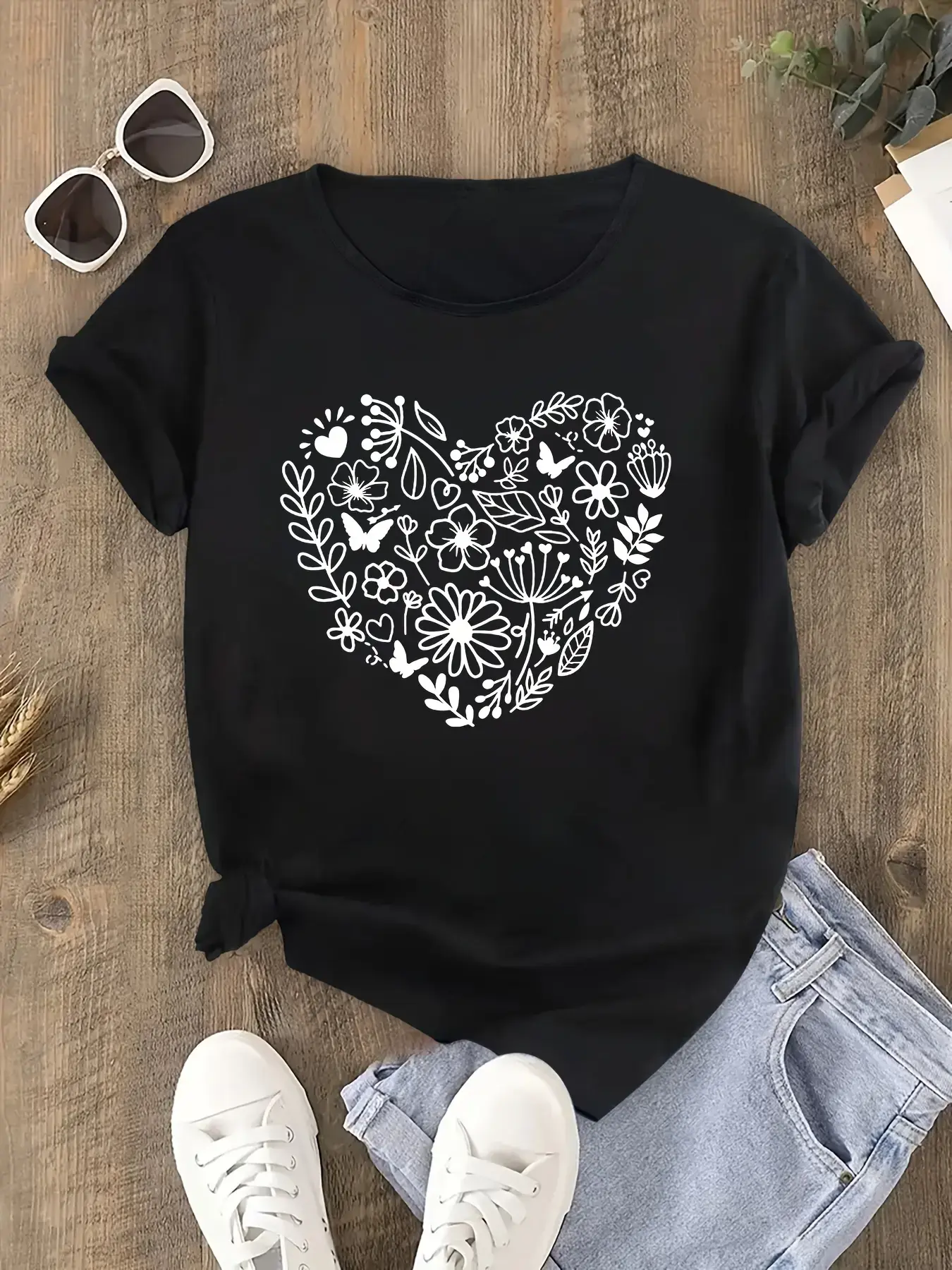 Women's Casual Sports T-Shirt with Flower Heart Print Short Sleeve Round Neck Comfortable Top 2025 New Style 100%25 Cotton 4-Season Wear Loose Fit Daily Casual Versatile Womenswear Black Outfit Soft Tshirt Streetwear Summer Crewneck Fitted Shortsleeve