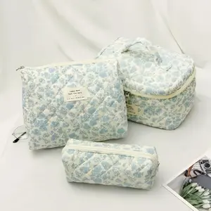 Floral Pattern Quilted Makeup Bag Set, 3-Piece Travel Cosmetic Organizer Pouches, Portable Zippered Makeup Storage for Cosmetics & Skincare, Lightweight Water-Resistant Compact Toiletry Kit, Cute Multi-Size Set, Valentine's Day Gift for Women