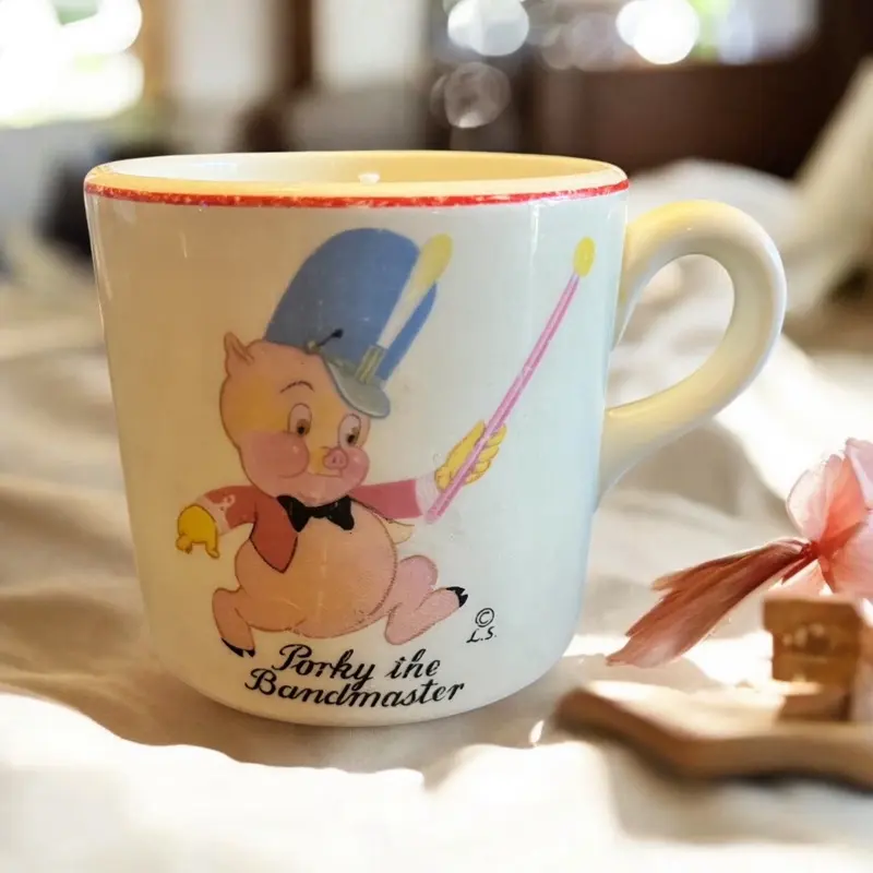 Porky the Pig Vintage Candle - Decorative Candle with Pig Illustration, Ideal for Home Decor and Ornaments