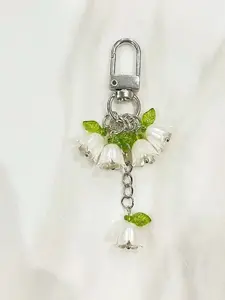 Keychain Pearl Orchid Tassel Charm - Cute Faux Pearl Keychain Accessory for Bag & Car with Clip Feature & Boho Style Design Pendant