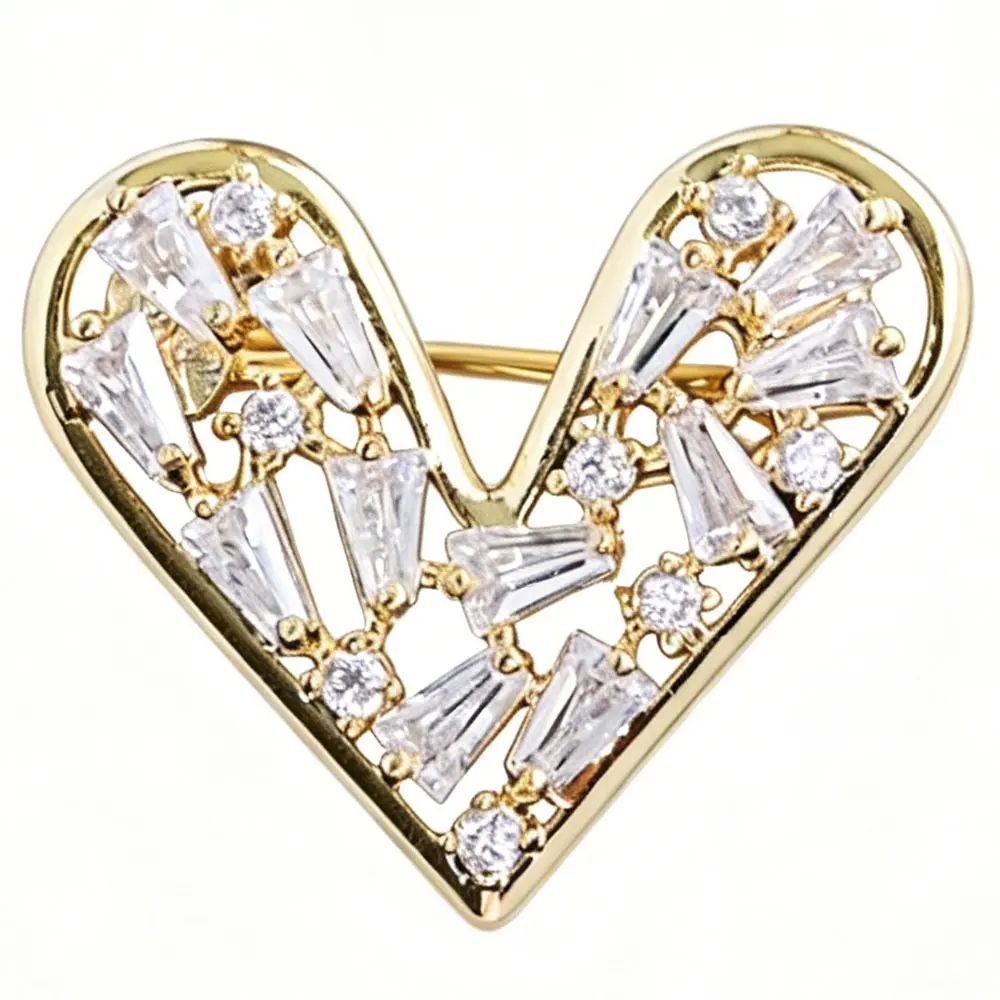 Love Small Brooch Cute Anti-glare Buckle Heart-shaped Pin Corsage Lapel Accessories