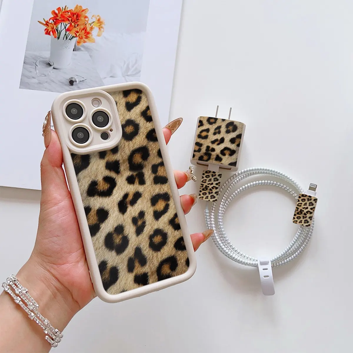 6 Piece Set Antique Leopard Print Protective Phone Case, Casing, Charger Head Cover, Cable Protector, Storage Rope, Data Line Protection, iPhone 6-17 Pro Max, Leopard Print Accessory