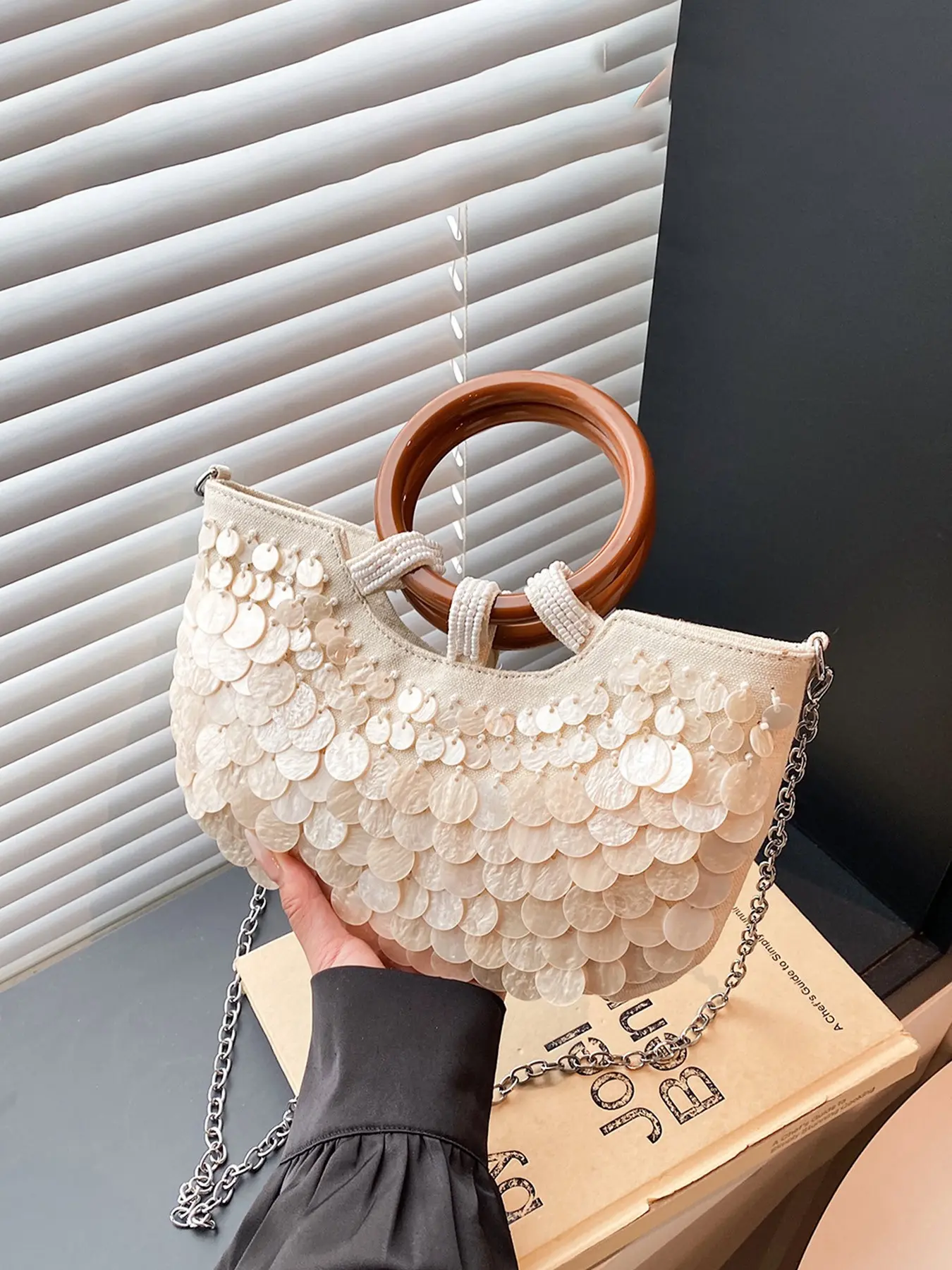 Women's Casual Handbag, Shoulder Bag, Sling Bag, Crossbody Purse, Everyday Crossbody Bag, Casual Crossbody Bags with Chain Strap and Acrylic Panel Design Perfect for Daily Commutes, Travel, Gifting Essential for Every Woman