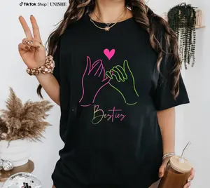 100% Cotton Unisex Bestie Heart Hands T-Shirt – Perfect for Girls & Women