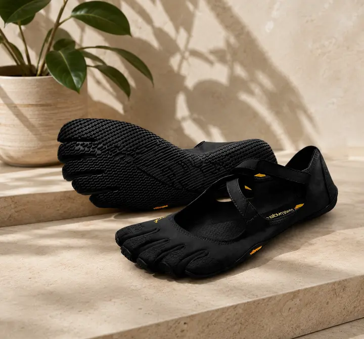 Noir Petal | Five Finger Shoes