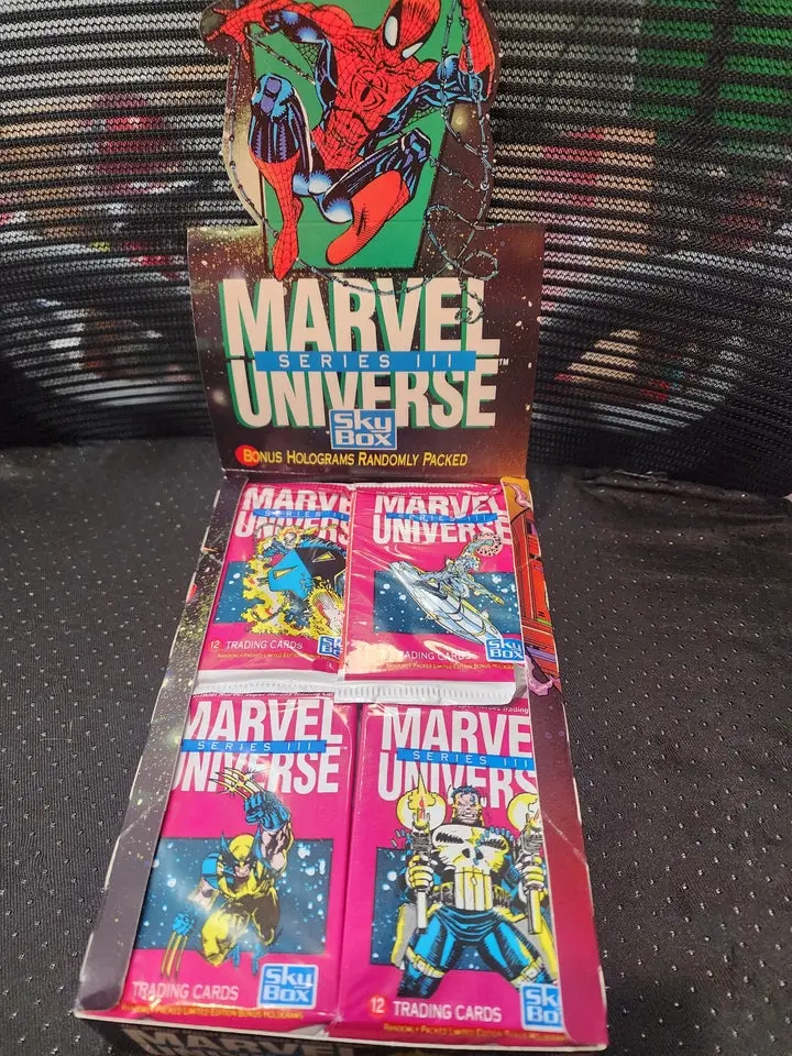Marvel Universe III Trading Card Pack - Chase holos!