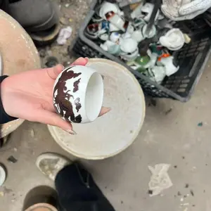 Master Jianzhan handcrafts tea cups