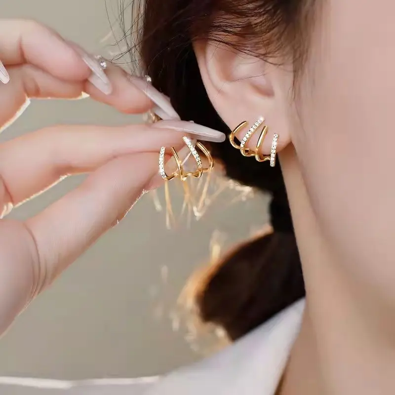 Shiny Light Luxury Claw-Set Zirconia Stud Earrings for Women, DDES0269 Compact and Minimalist Style, S925 Silver Needle, Ear-Friendly Jewelry, 14K Gold-Plated