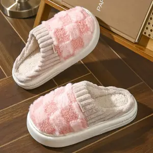Women's cotton slippers, made of anti-slip cashmere material for warmth, with a square design for indoor use. Cute and soft cotton slippers with a cotton sole, suitable for girls and women to wear.