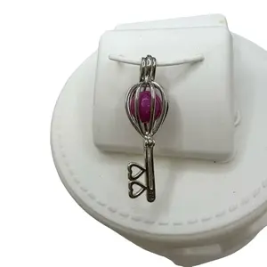 925 sterling silver locket key has a quartz inside high quality Italian silver (( es un relicario de plata Italiana de abre Trae un cuarzo rosa muy bonito Alta calidad plata Italiana