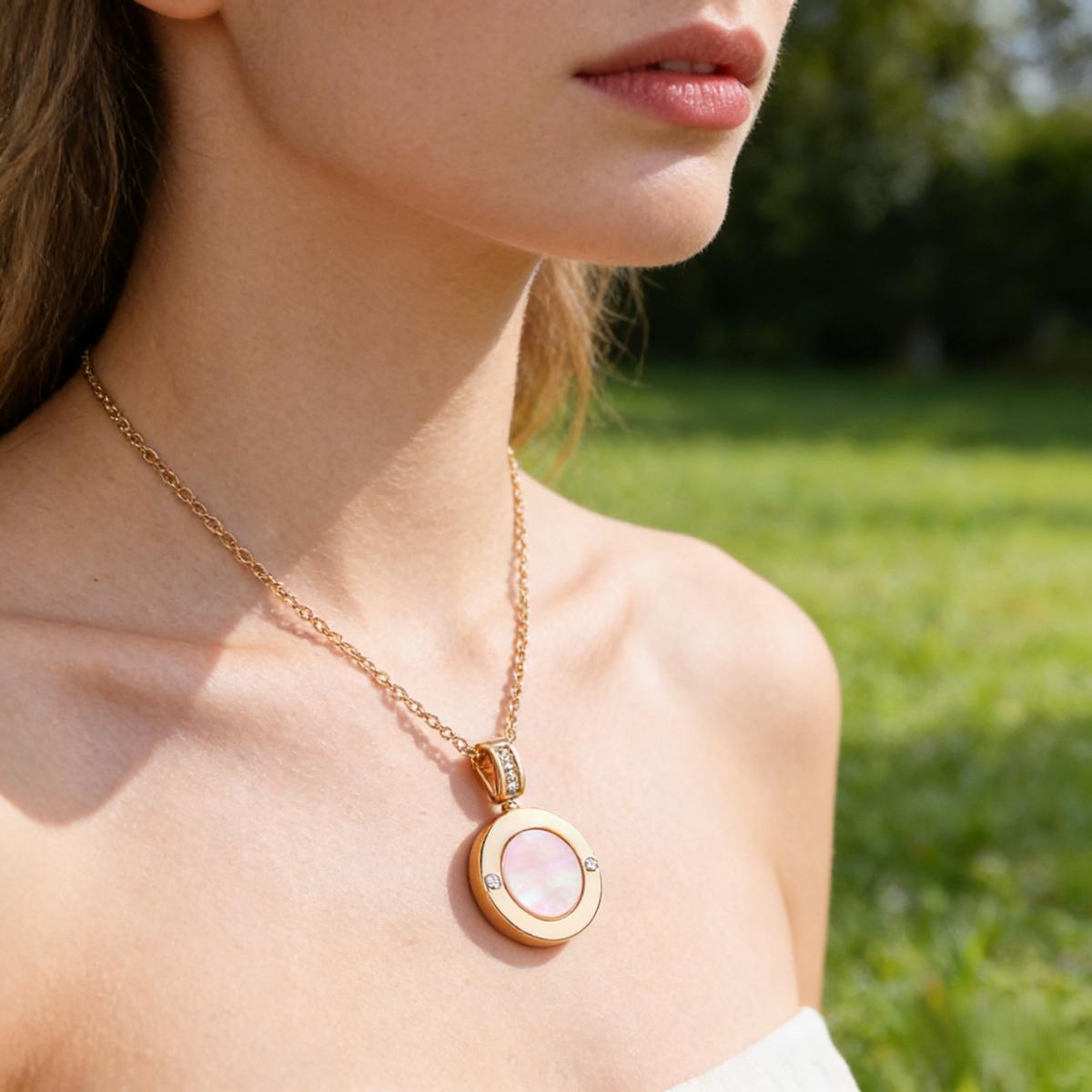 Gold Double-Sided Round Coin Necklace for Women, Black Agate & White Mother-of-Pearl Clavicle Chain with Roman Letters, Light Luxury Minimalist Jewelry