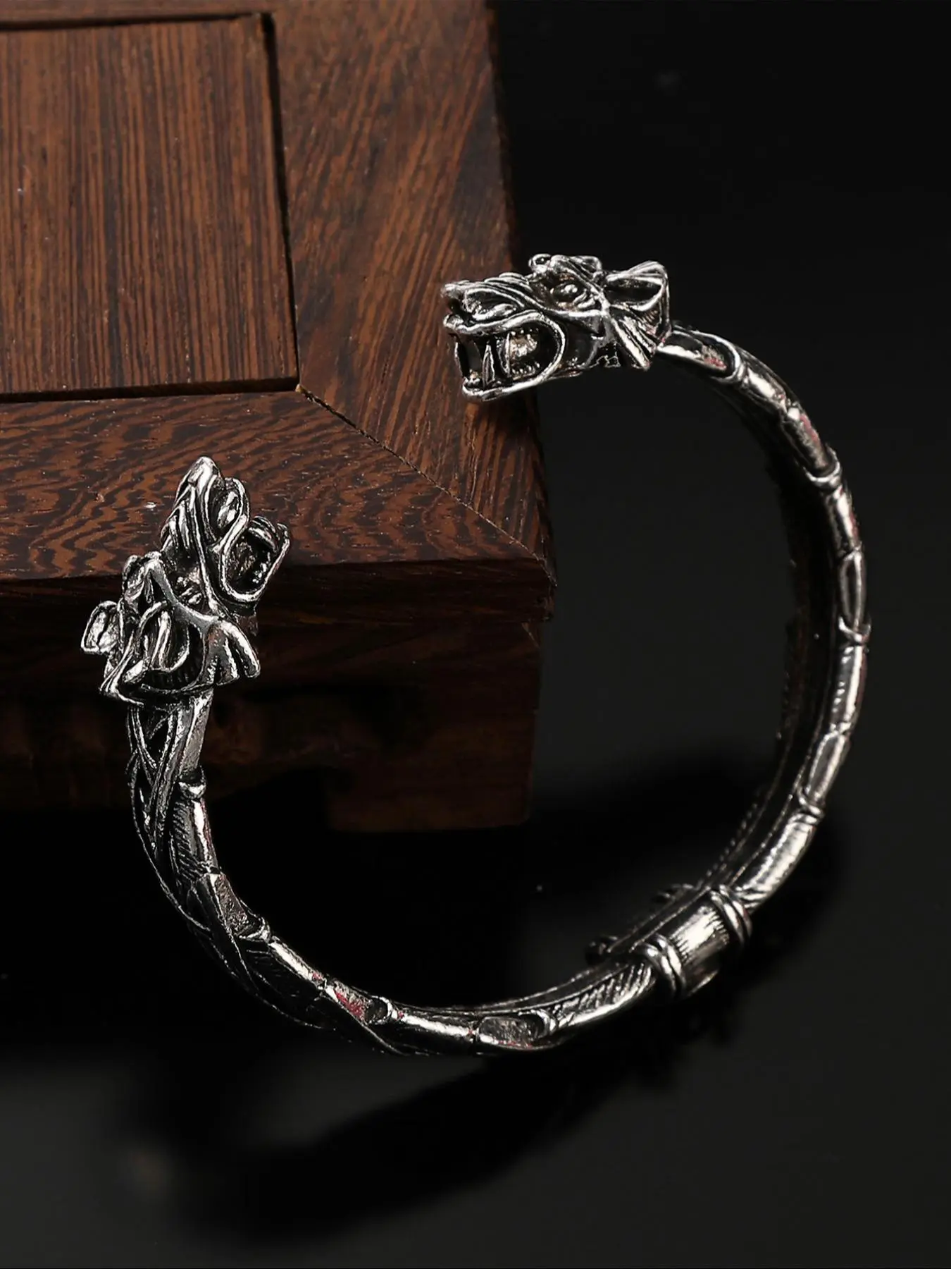 Viking Style Retro Vintage Wolf Head Open Bracelet, Celtic Knot Design, Punk Fashion Jewellery, Perfect Gift for Valentine's Day, Father's Day, Birthday