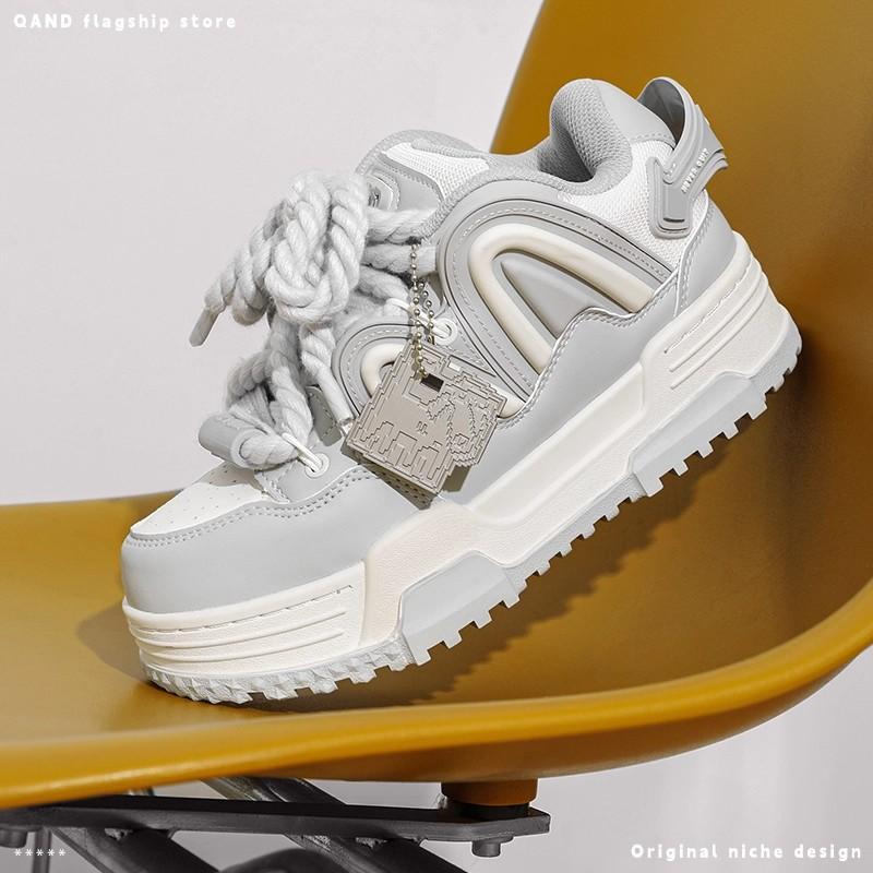 Q-AND Fashionable and Versatile Casual Sporty Skate Shoes Color-block Height-increasing street-style Sweet and Edgy Style Non-slip sole Breathable School-style Warm-keeping Thick sole Couple style Bread-style sneakers