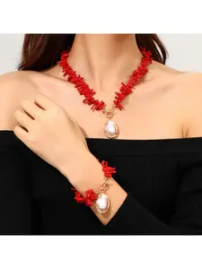 Red Minimalist Necklace for Women Fashionable Elegant Locket Chain Trendy Small Batch Design Versatile Jewelry Accessory Stylish European American Inspired Pendant Necklace for Daily Wear