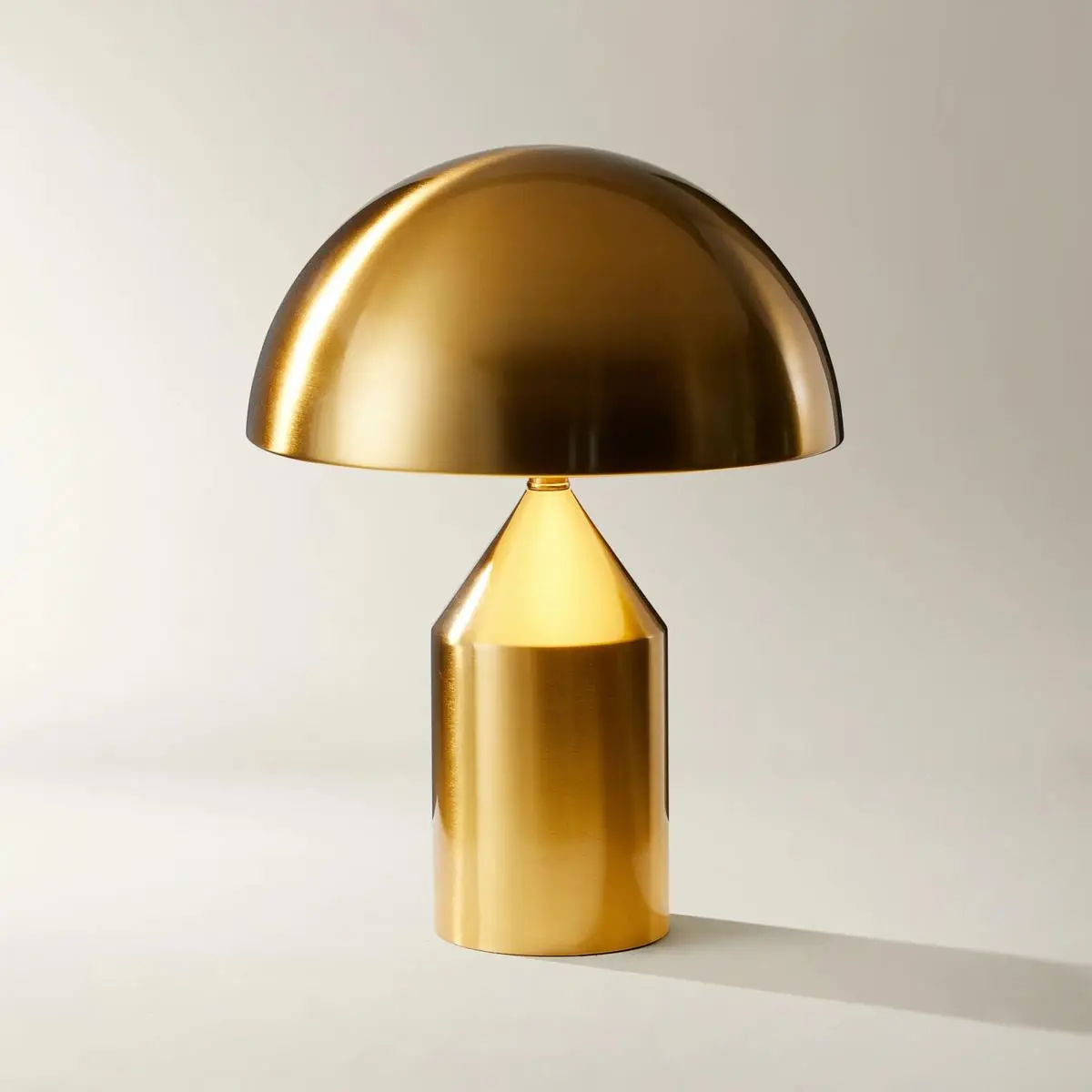 Z Gallerie Arlen Gold Metal Table Lamp - Modern LED Nightstand Light for Ambient Decoration, Modern Mood Lighting & Indoor Home Decoration, Ambient Decoration Lamp