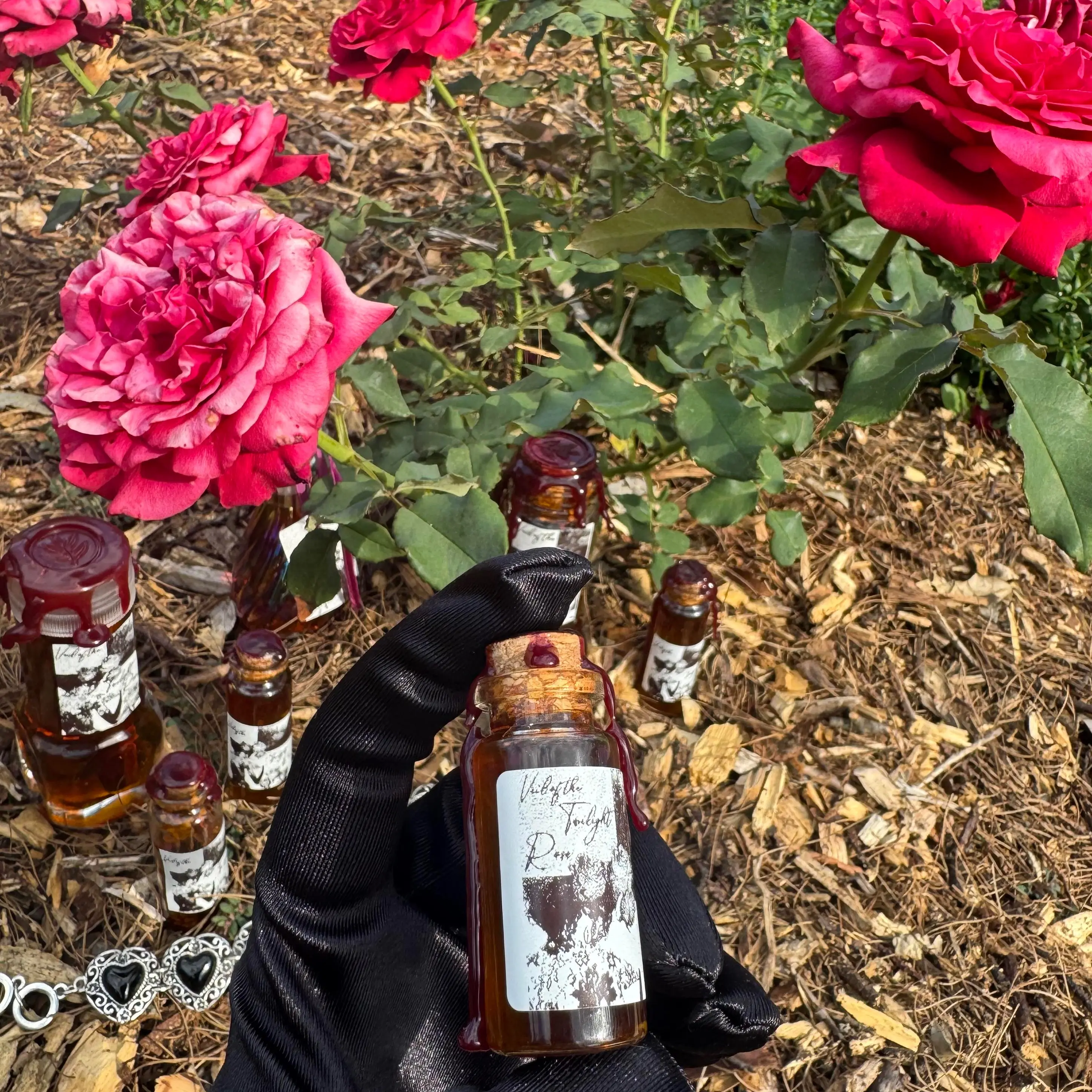 Glamour Ritual Oil for Confidence, Attraction & Magnetism – Veil of the Twilight Rose