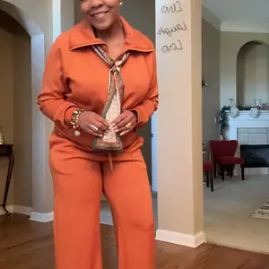 Product Review of Women 2 Piece Outfits Sweatsuit Oversized Sweatshirt Sweatpants Tracksuit Sweat Lounge Matching Set 2025 Fall Trendy Polyester Womenswear from L**e