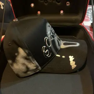 Gorra Negra Scream - Stylish Black Baseball Cap with Unique Design and Comfortable Fit for Everyday Wear