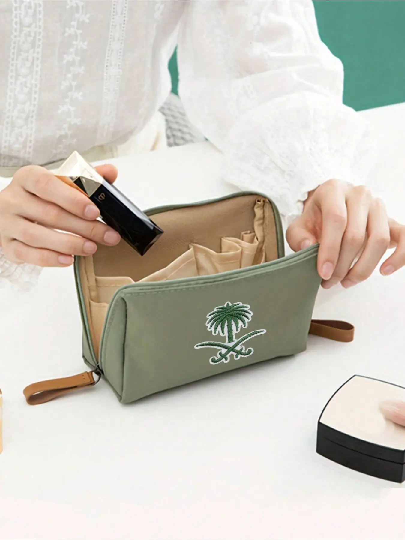 Coconut tree embroidered fabric medicine bag, compact pill storage first aid pouch. Easy to carry for daily, outdoor and travel use. Multi-color available, ideal for home, dorm and outdoor emergency medicine organization.