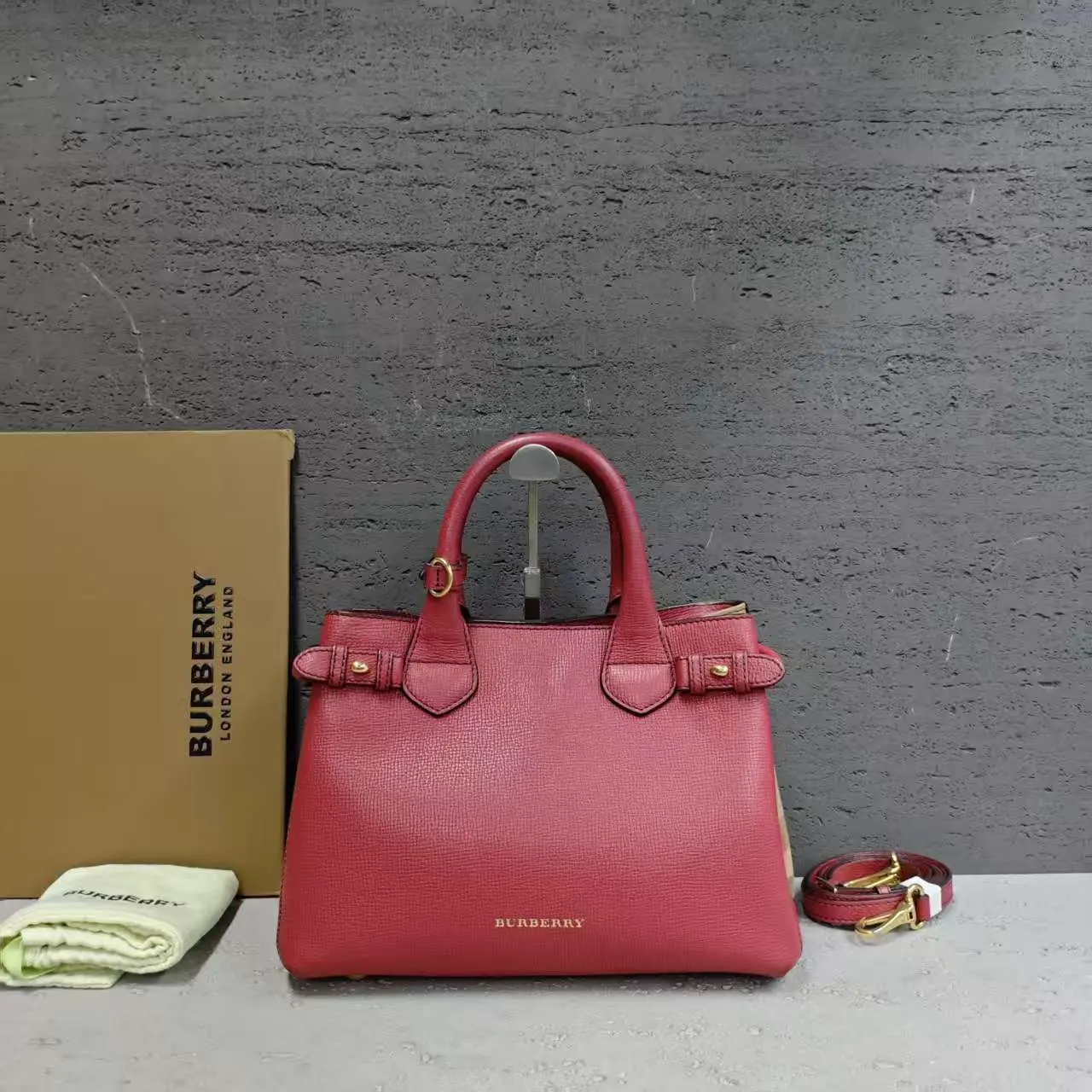 Pre-owned BURBERRY Lambskin Shoulder Bags 7.8'' R2059 Shoulder Bag C14301980921 0724 T2 Luna