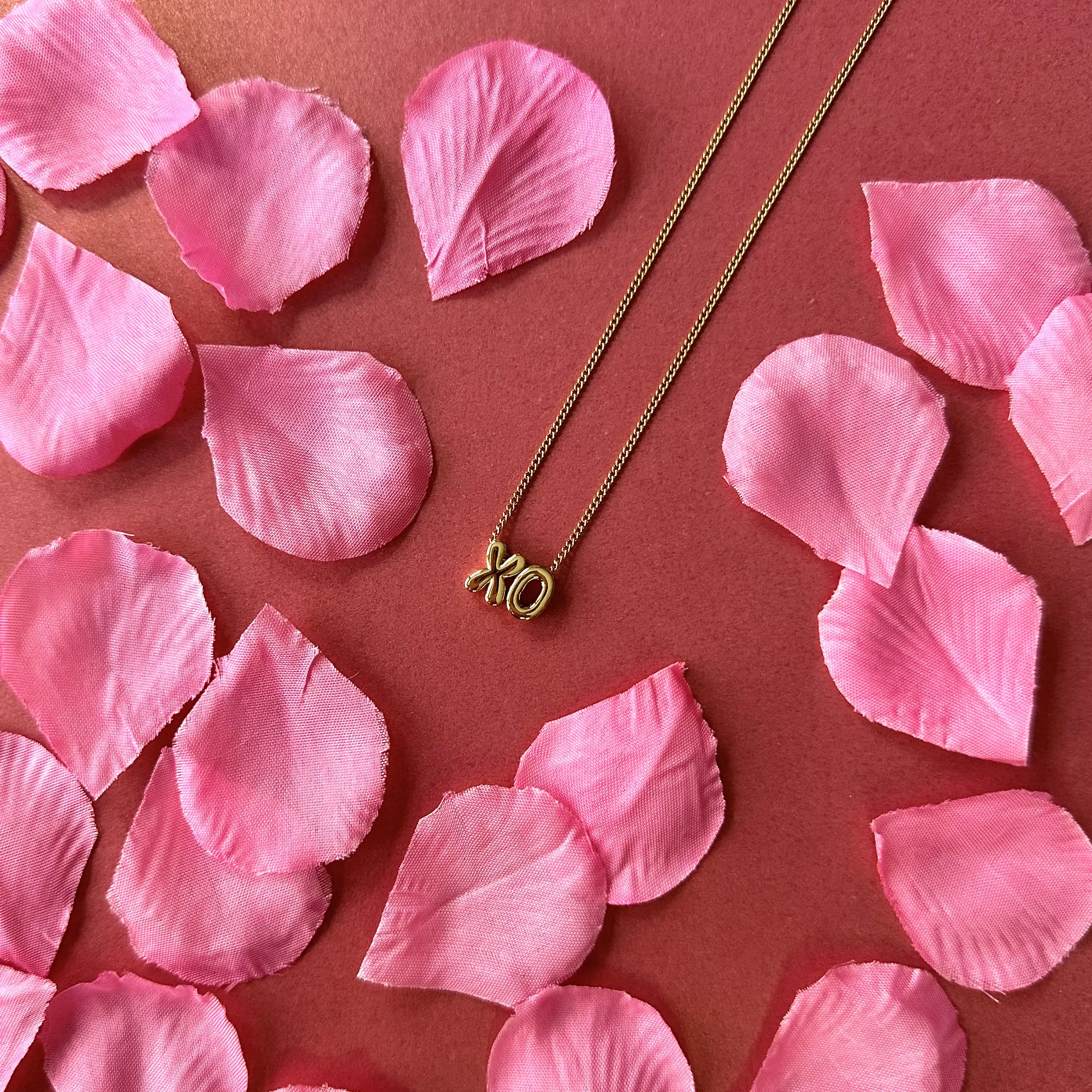 XO Necklace Gold - Bold Bubble-Style Design with 18k Gold Plating, Adjustable Chain Length 40+5 cm, Casual Style for Everyday Wear