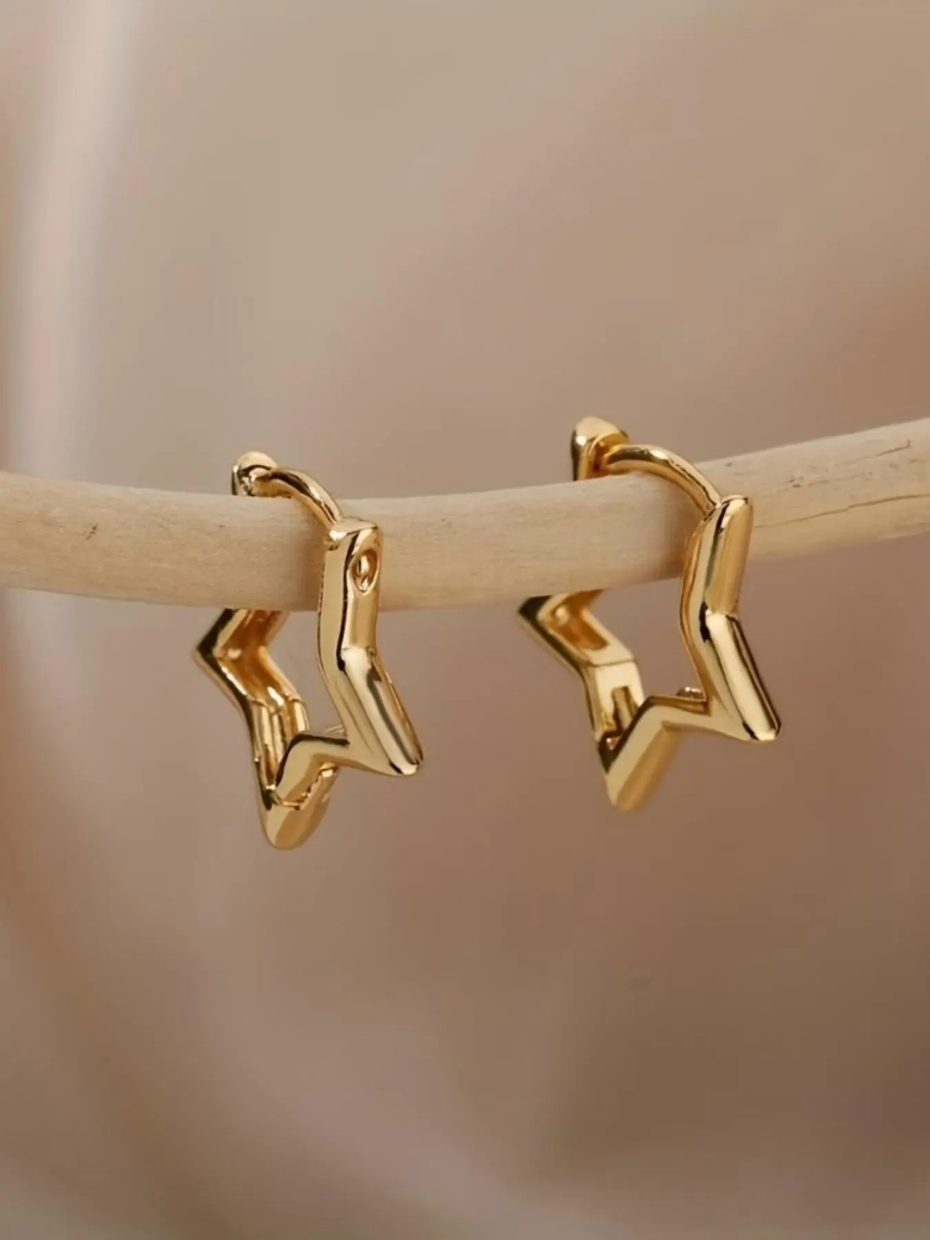 Minimalist Star Earrings for Women, Huggie Earrings, Hoop Earring, Earrings Hoops, Perfect Stainless Steel Jewelry Gift for Dates & Holidays, Jewelry Accessory for Any Occasion