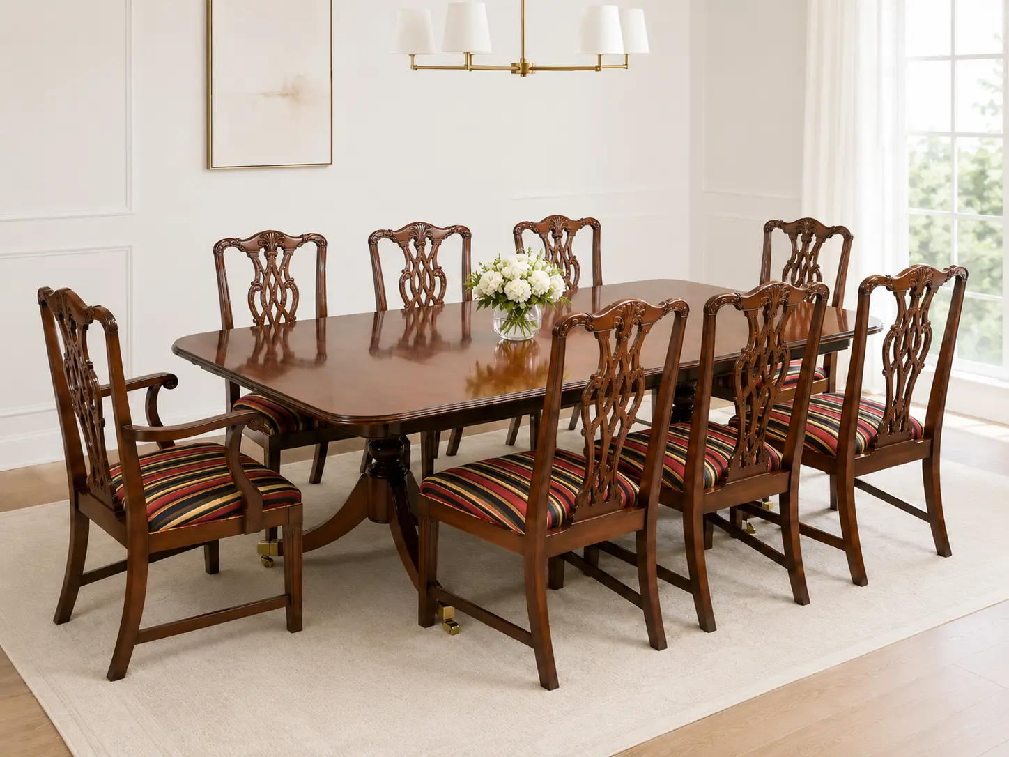 HENREDON Georgian Banded Mahogany Dining Table and 8 Chairs