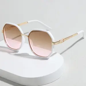 1-pair of stylish and chic round metal-framed glasses, featuring a slightly irregular silhouette and fitted with brown lenses. Their trendy design is suitable for both outdoor activities and everyday wear, making them the perfect travel accessory. Unisex.
