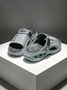 Summer New Men's Unique National Style Hollow Out Two-Wear Soft Sole Anti-Slip Breathable Thick Bottom Sandals, Outdoor Beach Home Bathroom Use Slipper, Footwear Sandal