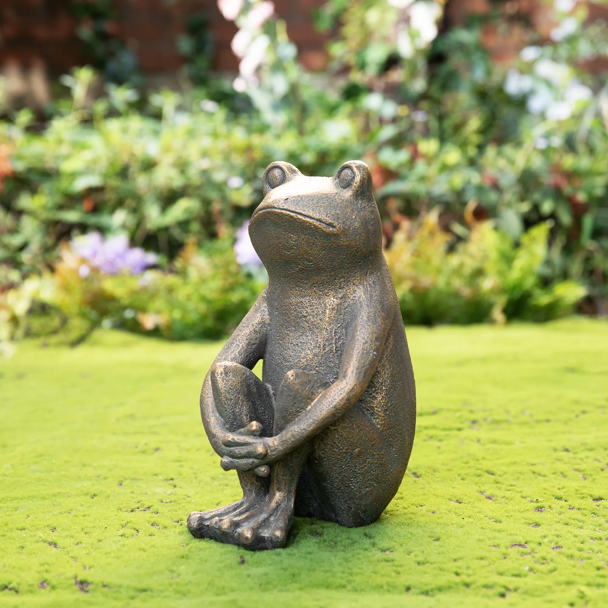 Glitzhome 12''H Resin Weatherproof Bronze Finish Animal Frog Statue, Easy-to-Clean Garden Home Decor Figurine, Indoor And Outdoor Use